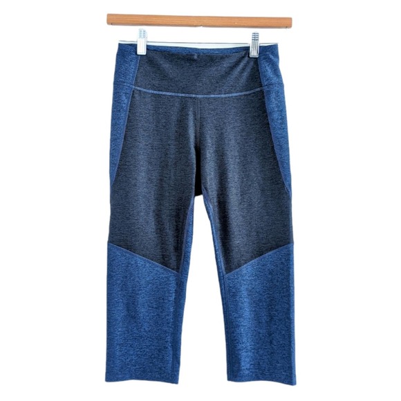 Outdoor Voices Warmup 3/4 Two-Tone Leggings in Black & Navy Blue - Picture 6 of 13